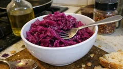 1 günde kıtır kıtır mor lahana turşusu: tuzla ovma yöntemiyle tam kıvamında