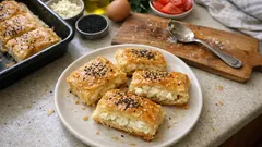 Filo yufkasıyla peynirli tepsi böreği: dışı çıtır, içi yumuşacık