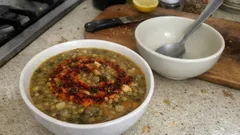 Naneli-biberli yağ sosuyla lokanta usulü maş çorbası: tok kıvamlı, pratik tarif