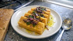 Kırmızı mercimekten fava: zeytinyağlı, ipeksi kıvamlı meze (dilim dilim servis)