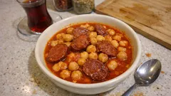 Sucuklu nohut yemeği: salçası tam kıvamında, ev usulü tencere tarifi