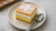 Kremna Rezina (Bled Pastası): çıtır milföy katlarıyla pastane gibi dilimler