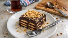 Fırınsız bisküvili pasta: kakaolu muhallebisi tam kıvamında, kolay dilimlenen tarif