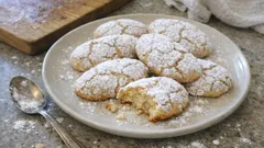 Dışı pudra şekerli, içi yumuşacık Ricciarelli kurabiyesi: portakal aromalı tarif