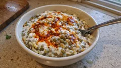 Mercimek Borani tarifi: erişteli, sarımsaklı yoğurtla doyurucu bir meze