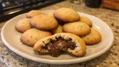 Evde Biskrem Kurabiye: dışı kıtır, içi bol çikolatalı dolgu ile