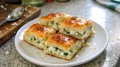 Yoğurtlu sosuyla nar gibi kızaran peynirli dızmana böreği tarifi