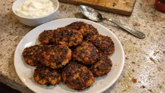 Tavada kızaran kıymalı mercimek köftesi: dışı çıtır, içi yumuşak tarif