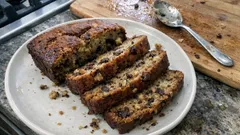 Yanık tereyağlı banana bread: olgun muzla yumuşacık, mis gibi bir kek