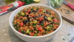 Tane tane kısır tarifi: salçayı kavurup lezzeti bulgura çektiren yöntem