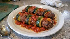 Tek tepside fırında kabak kebabı: köfteyle dağılmadan, sulu sulu pişen tarif